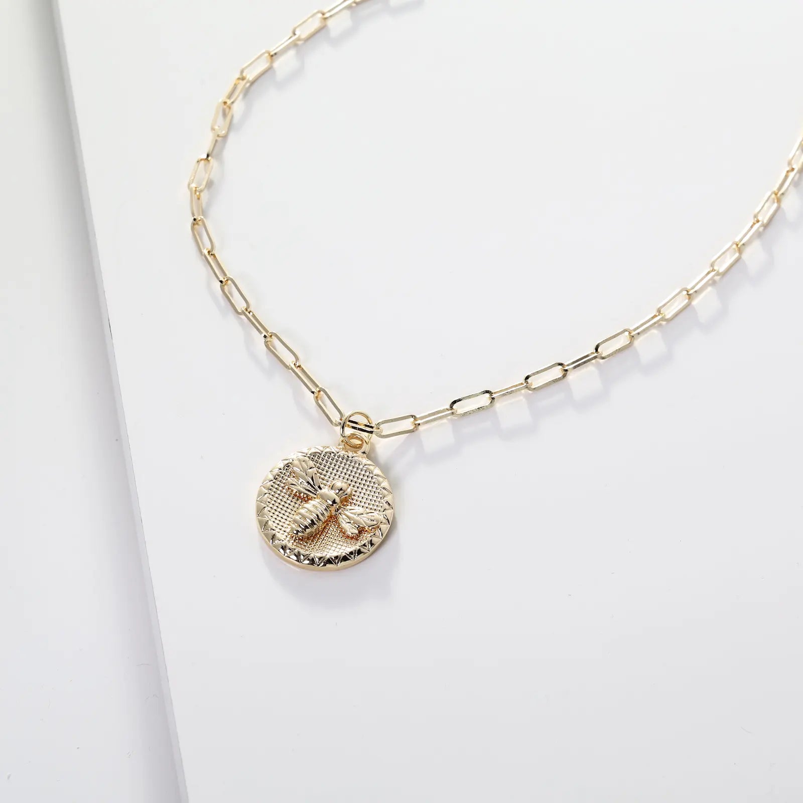 Merx Fashion Chain Long Bee Pendant Shiny Gold