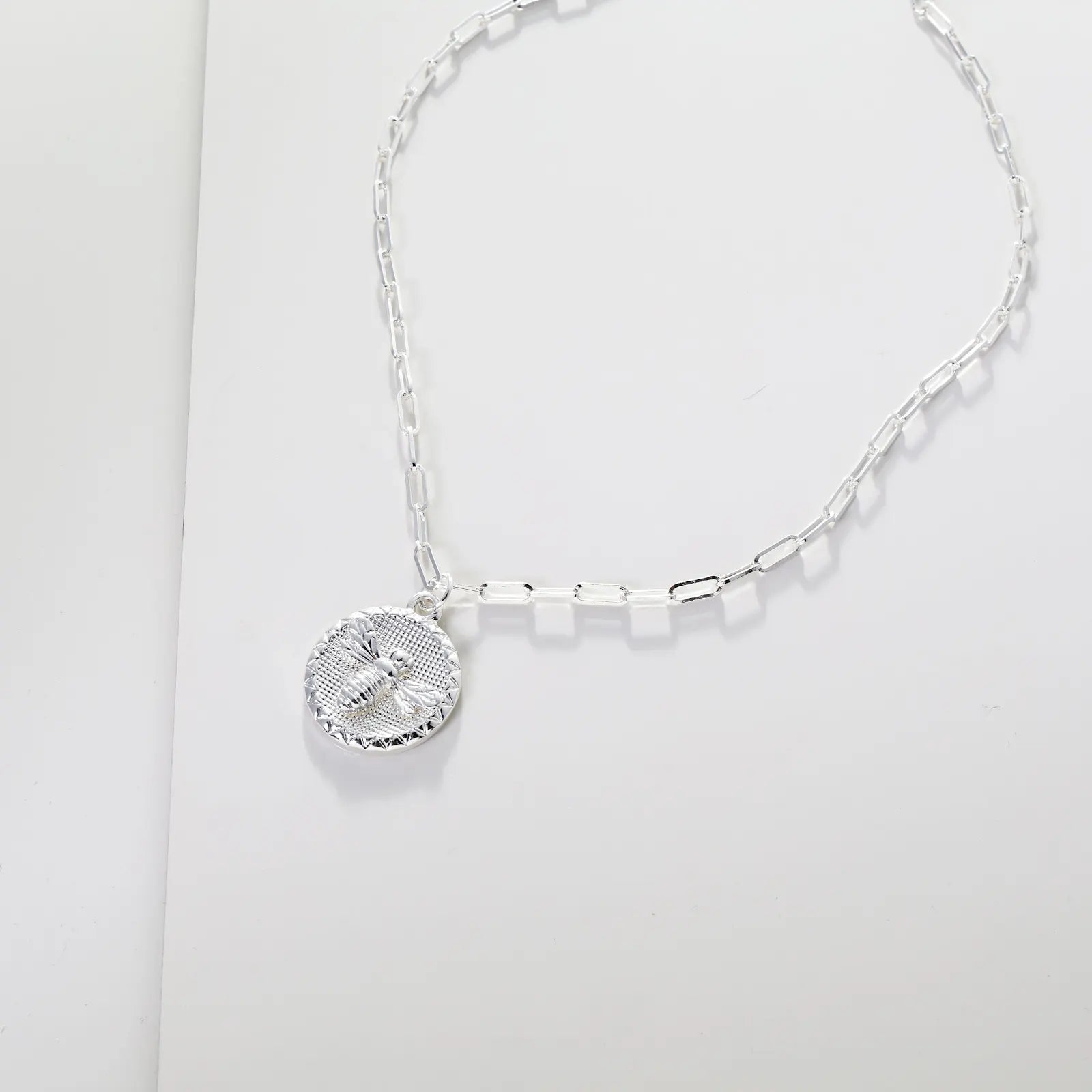 Merx Fashion Chain Long Bee Pendant Shiny Silver