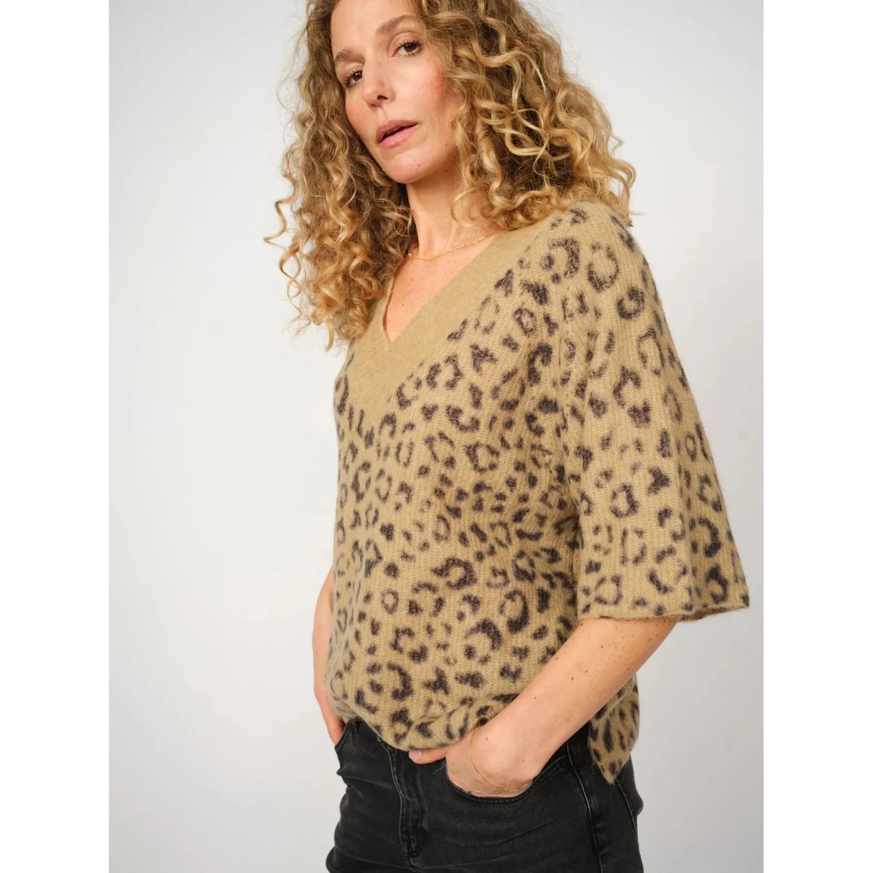 MMTaci V-Neck Leo Knit