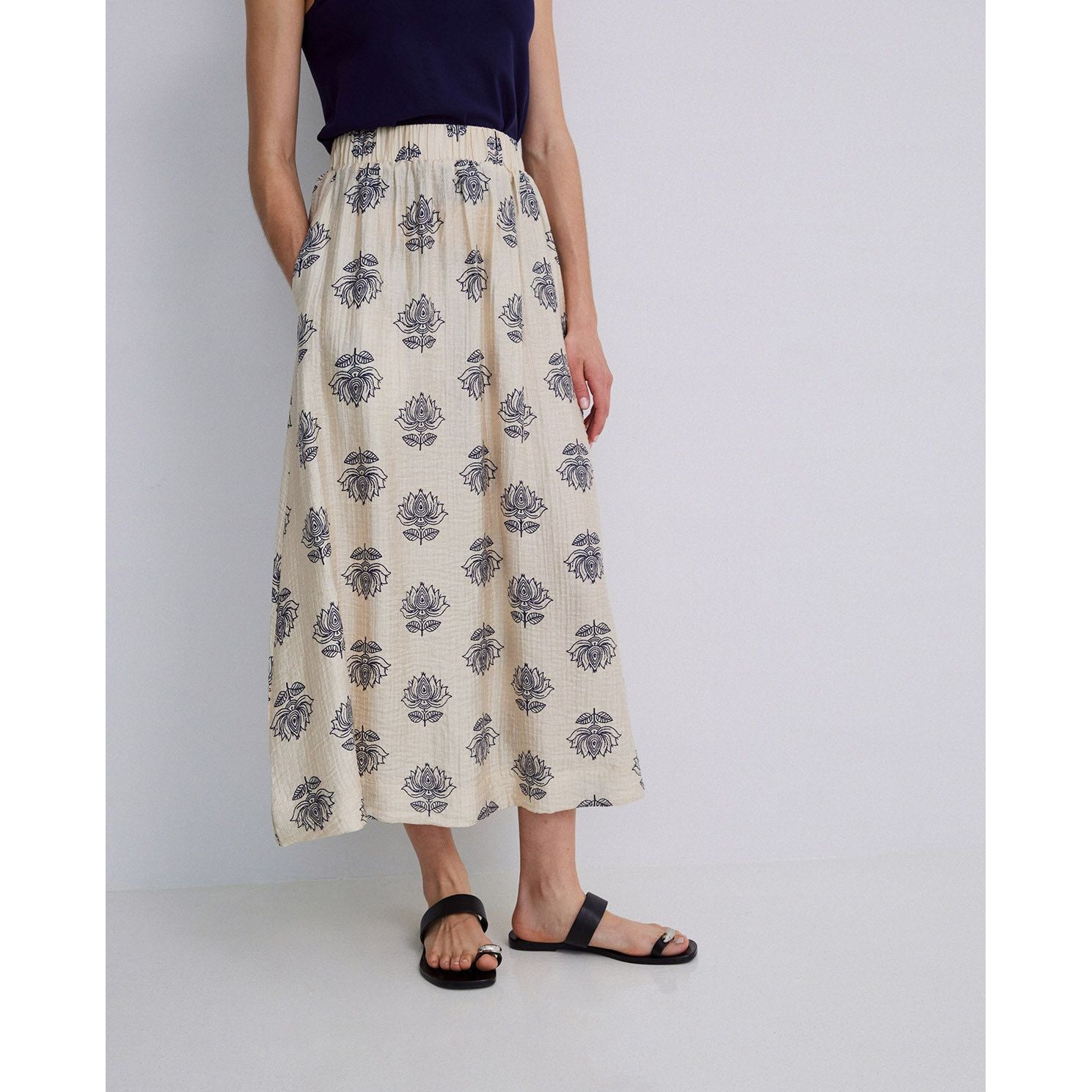 Natural Flowers Skirt – Navy Floral