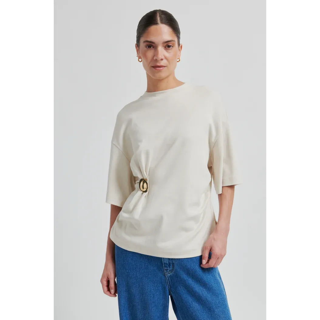 Enora Brooch tee