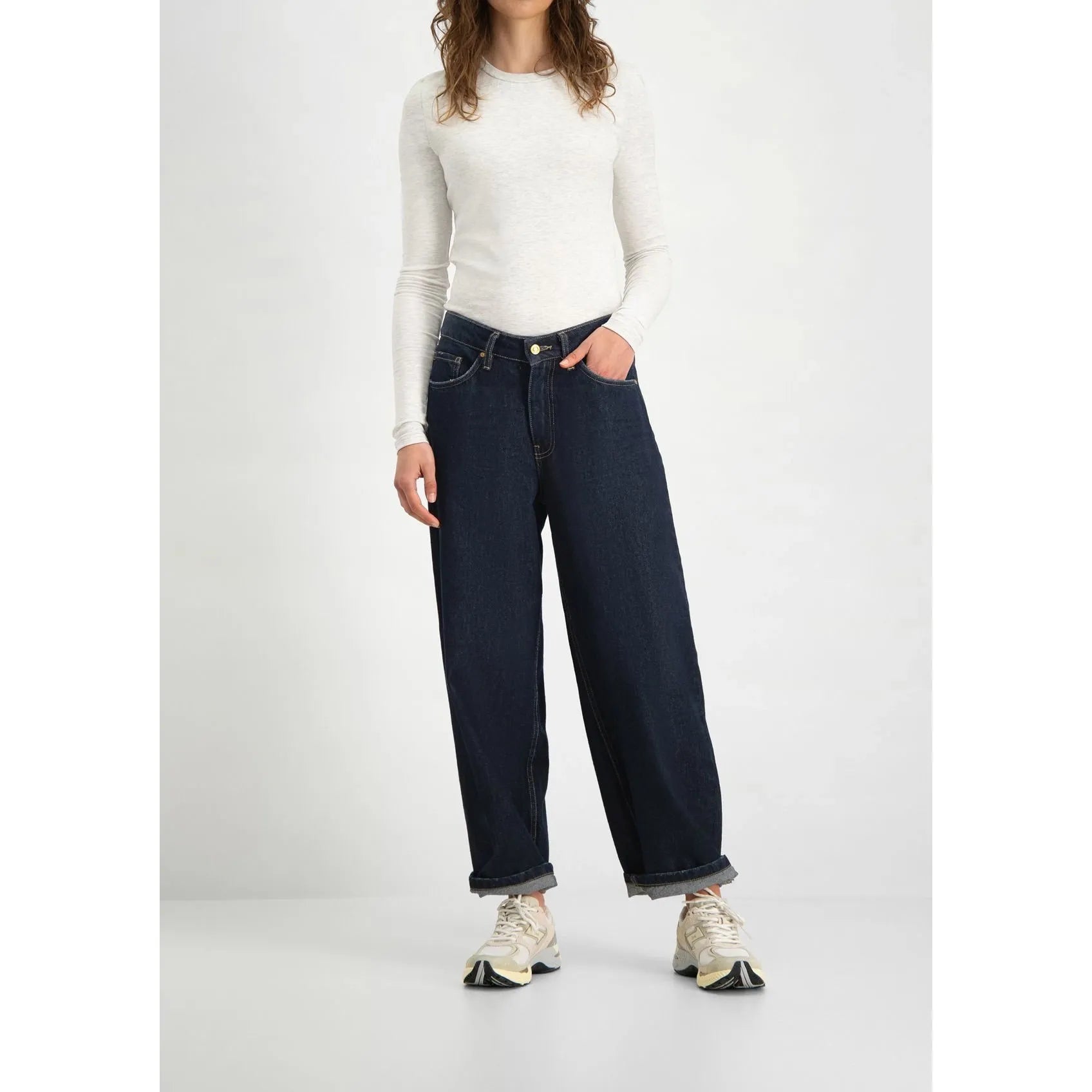 Aria Wide Leg Cropped Barrel Jeans
