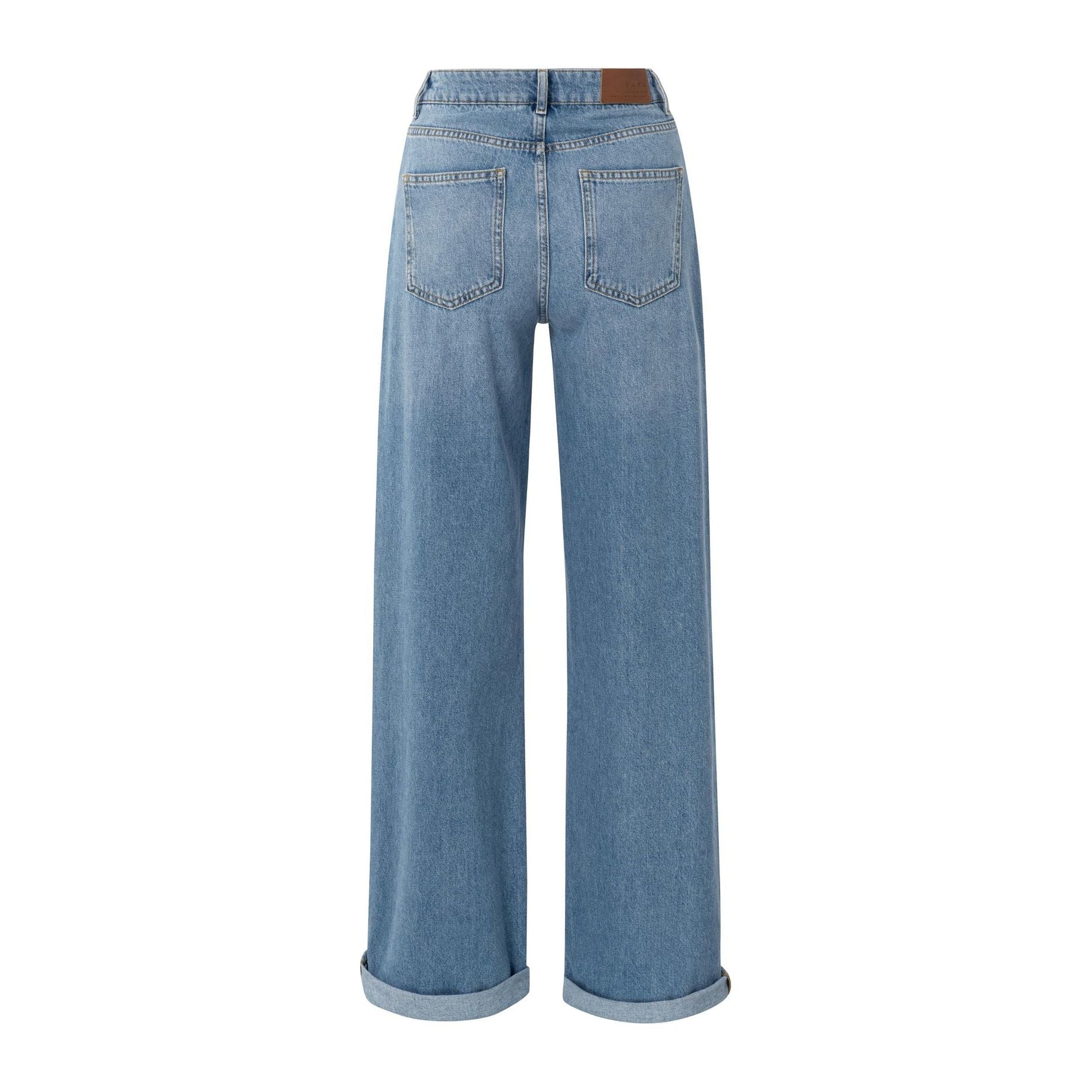 Loose fit jeans with wide legs and turned-up hems