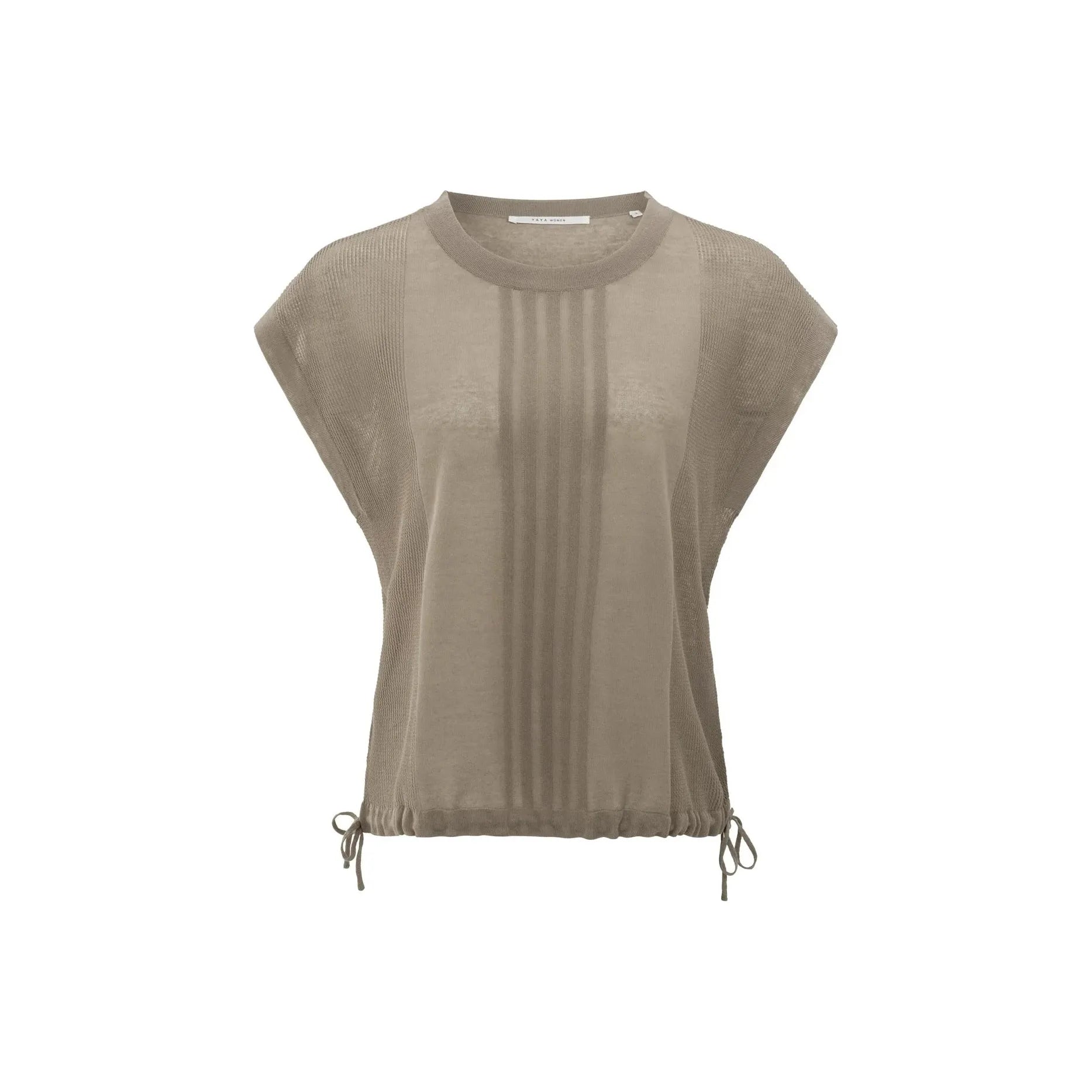 Sleeveless top with lines and drawstring hem
