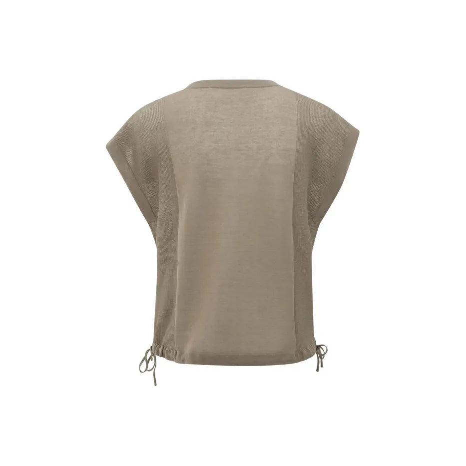 Sleeveless top with lines and drawstring hem