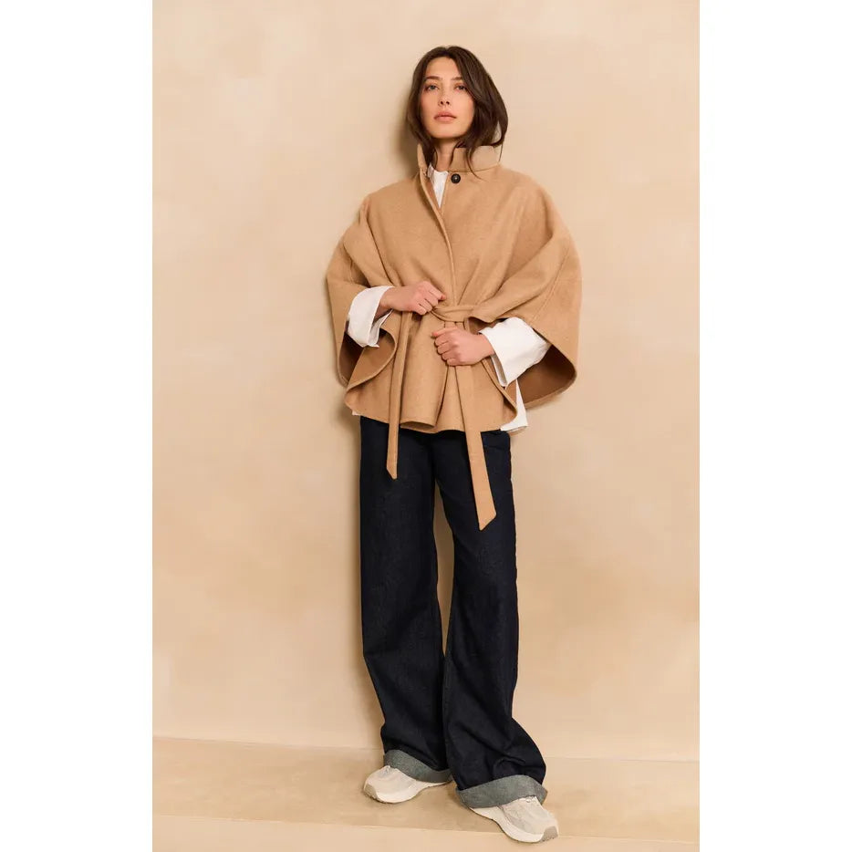 Soft oversized blouse with wide cuffs and chest pocket