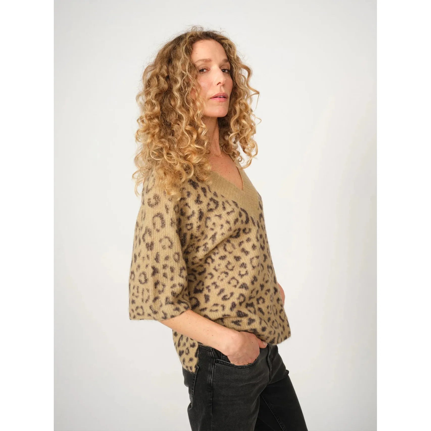 MMTaci V-Neck Leo Knit