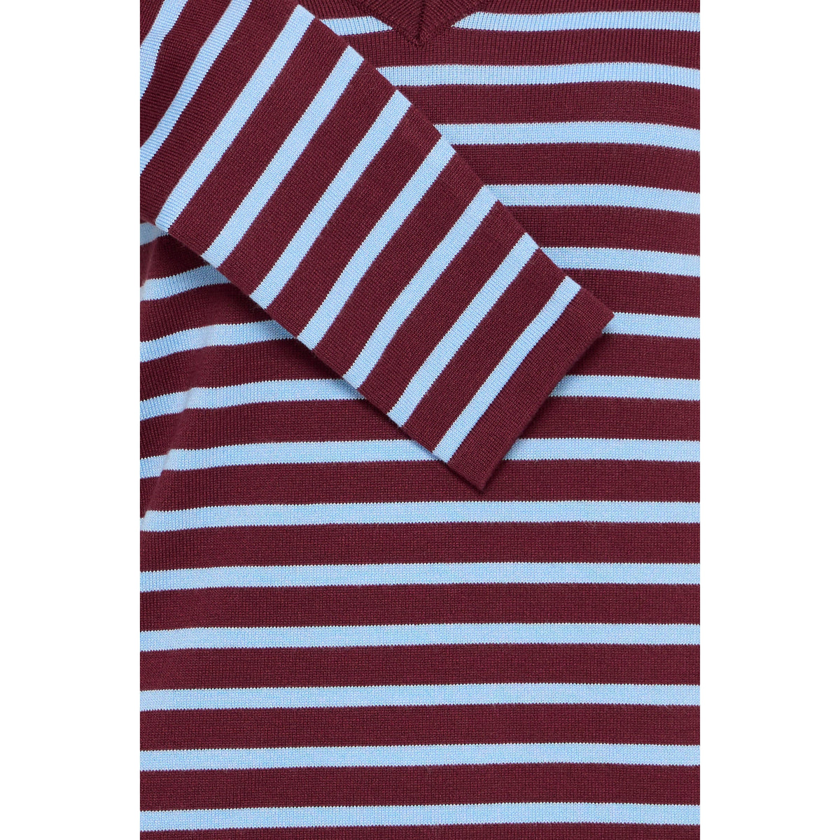 IHLULS V-Neck Knit