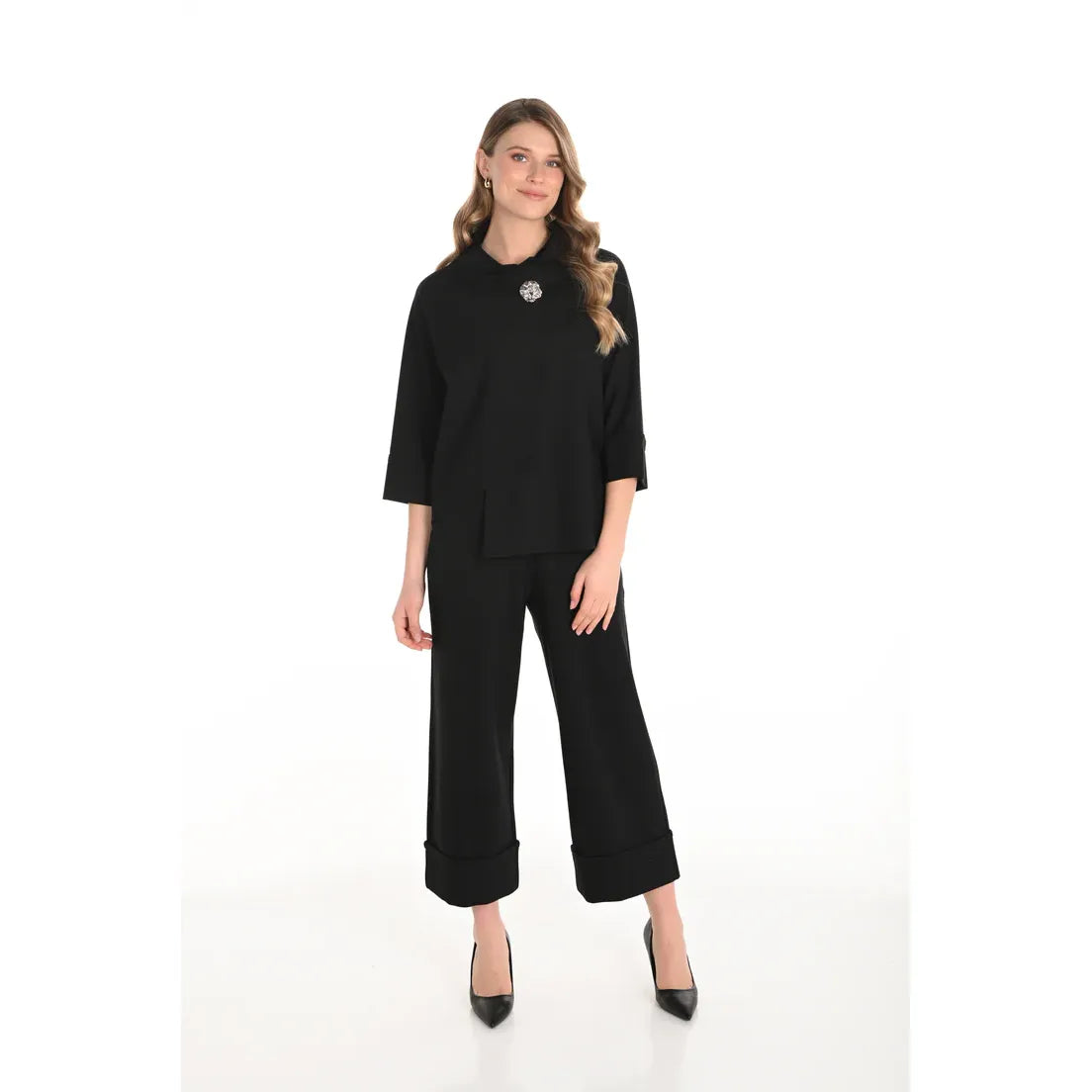 Frank Lyman Black Cuffed Crop Pant | Style 253746