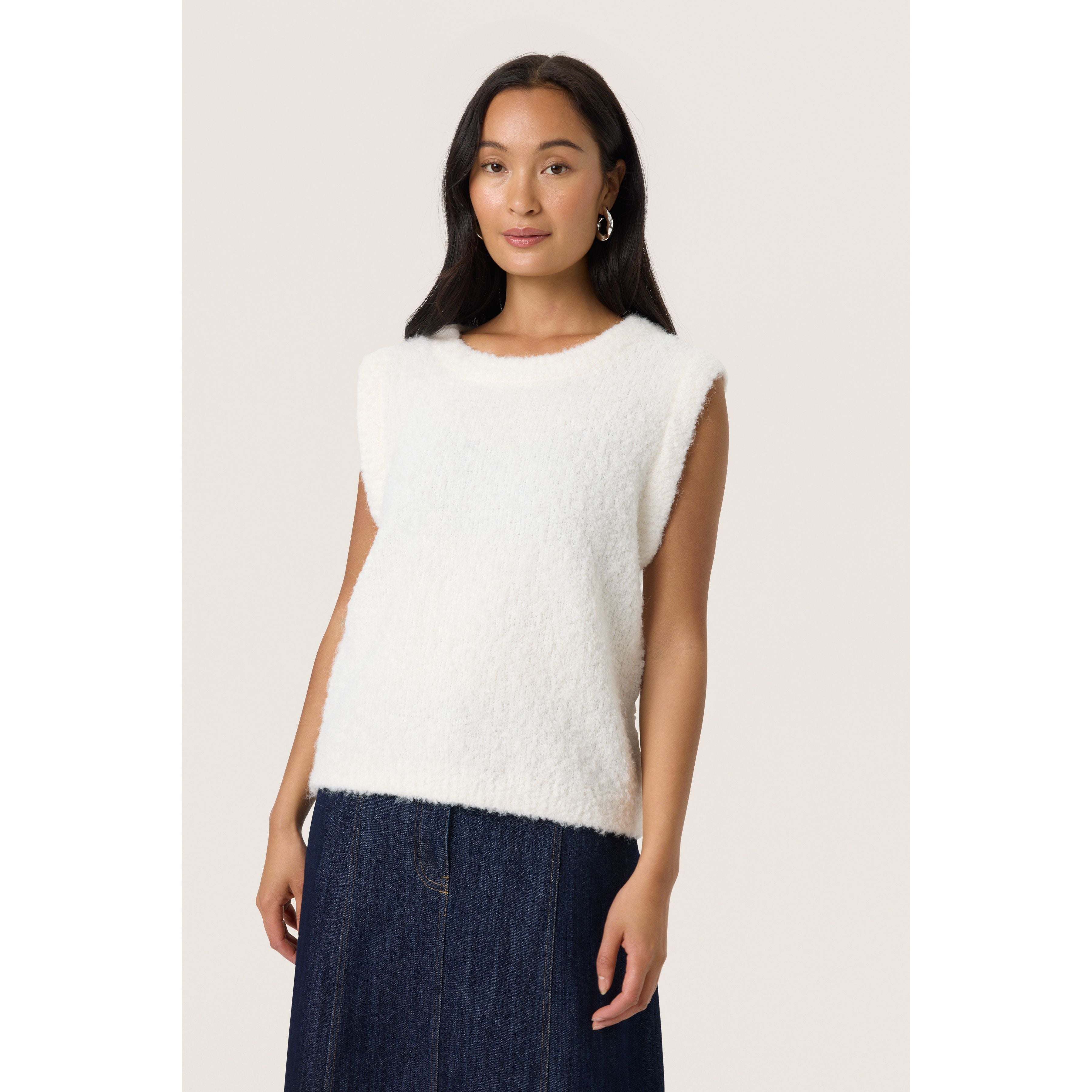 Amaris Vest