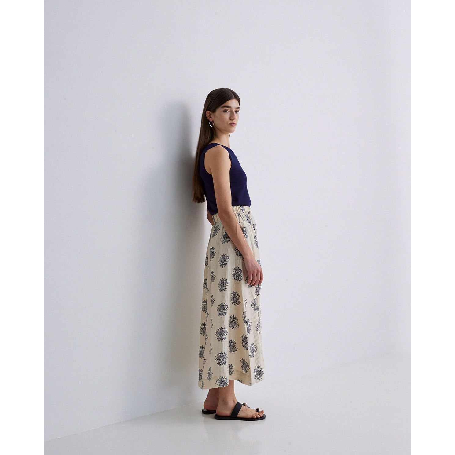 Natural Flowers Skirt – Navy Floral