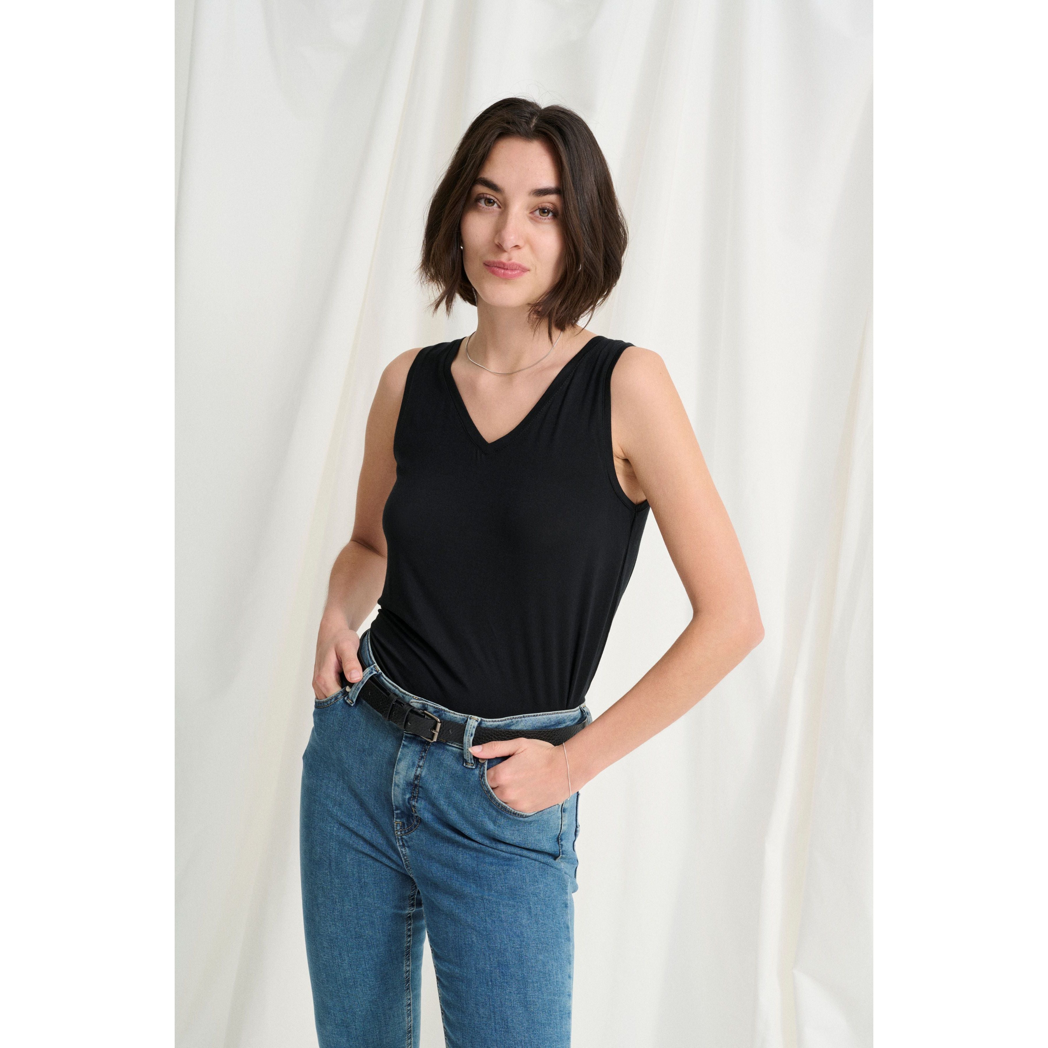 Poppy VO-neck Tank Top