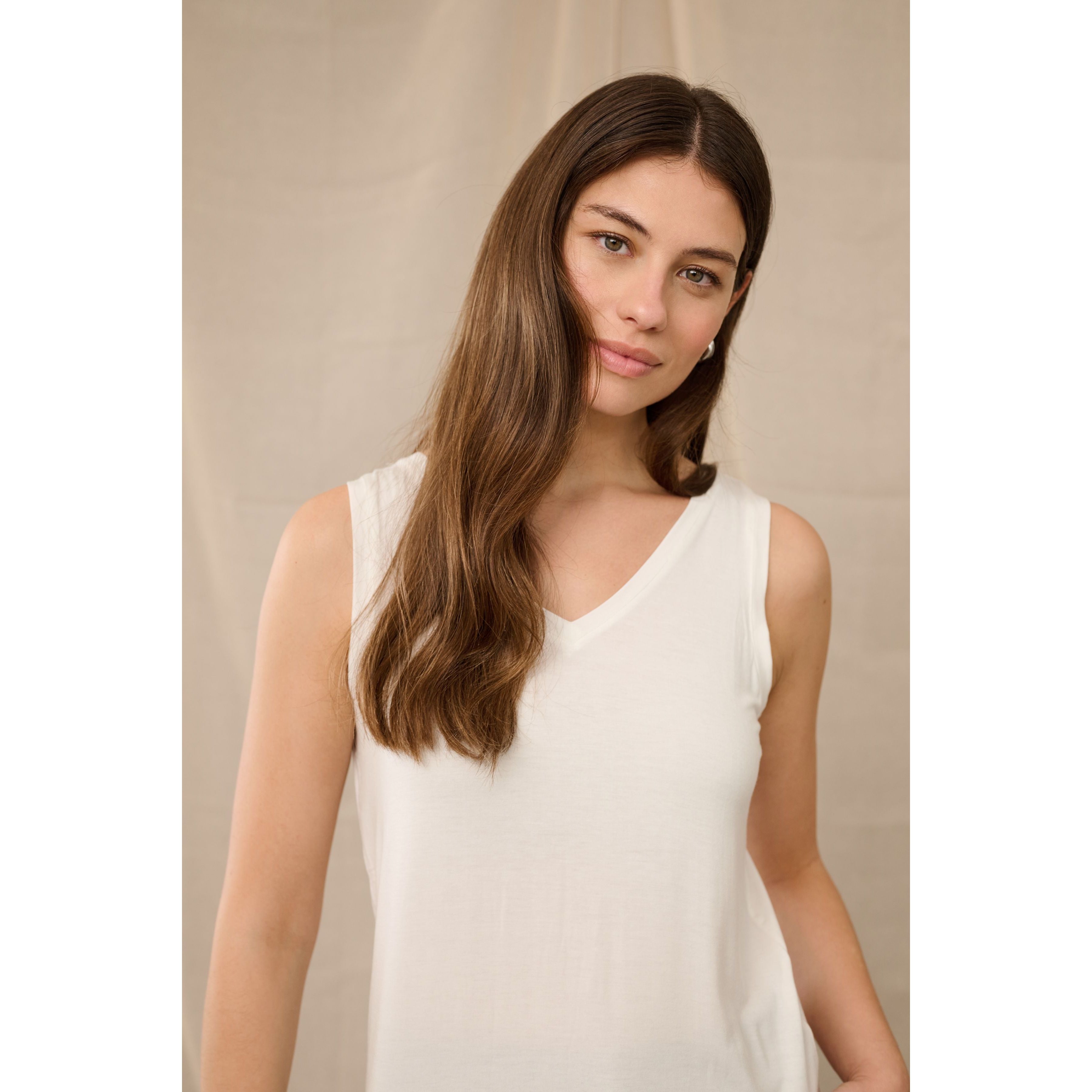 Poppy VO-neck Tank Top