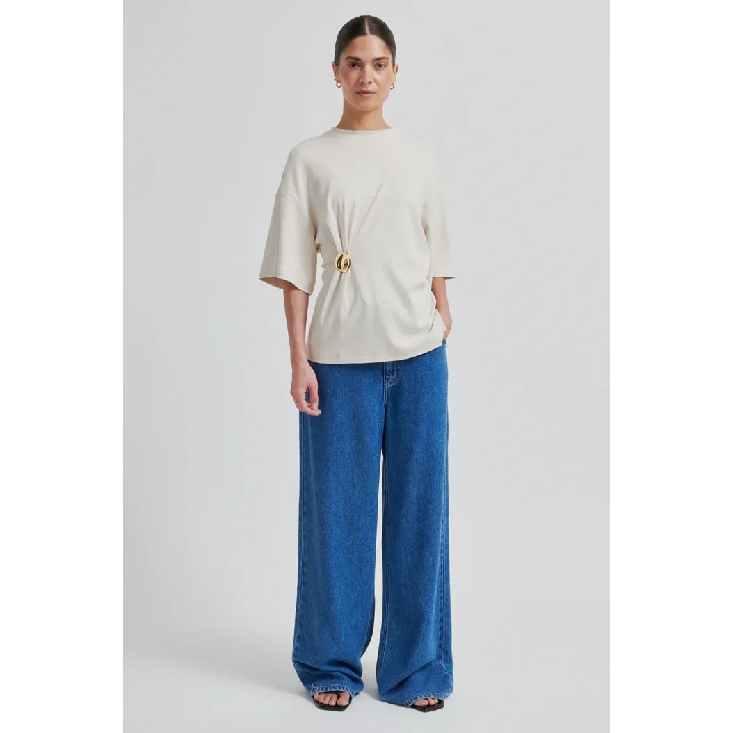 Enora Brooch tee