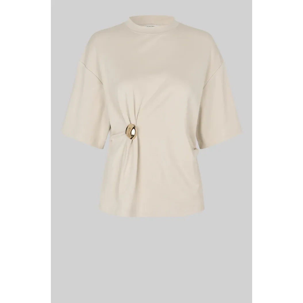 Enora Brooch tee