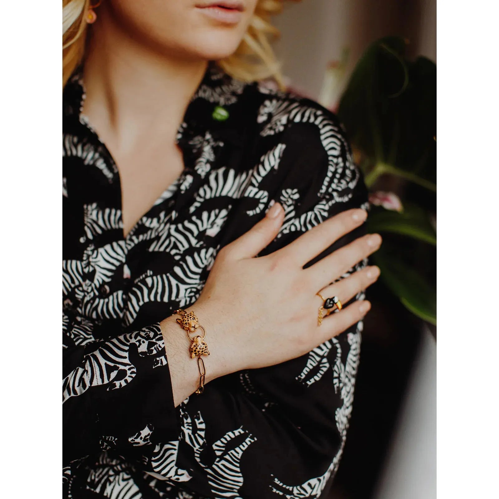 Leopard Biting Ring Bracelet