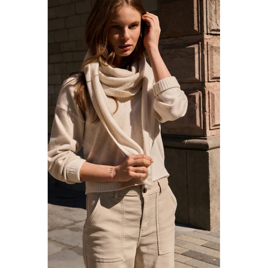 Knitted sweater with V-neck and colorblock effect