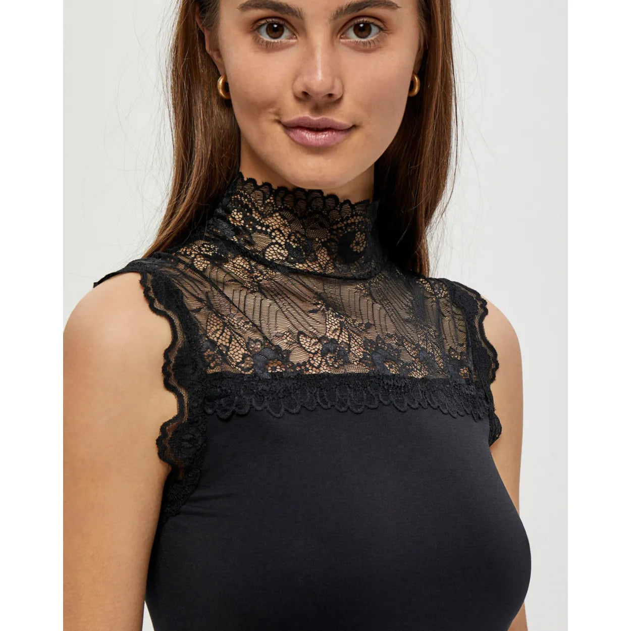 Vanessa High Neck
